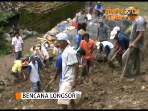 Tebing Longsor Timpa Rumah Warga