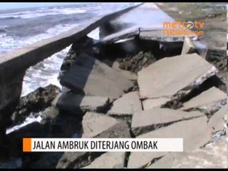 Jalan Ambruk Diterjang Ombak