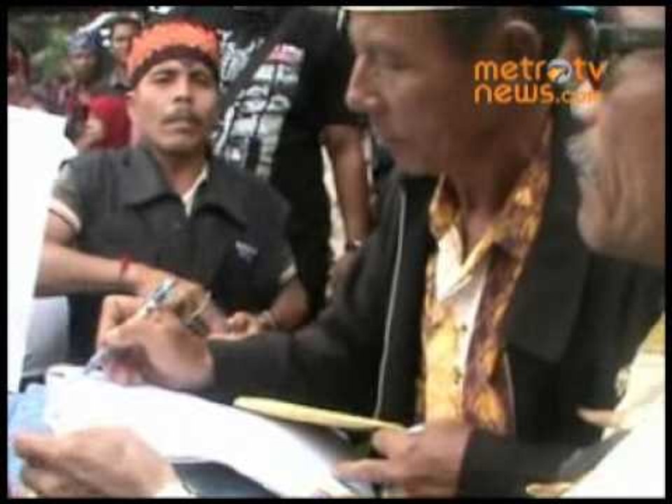 Ribuan Warga Suku Dayak Demo Tolak Ormas Dayak...