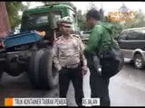 Truk Kontainer Tabrak Pembatas Jalan di Kebon Jeruk