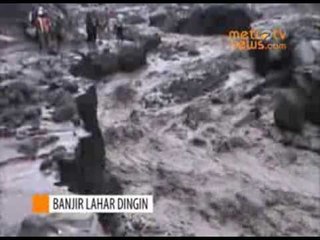 20 Truk Penambang Terjebak Banjir Lahar Dingin