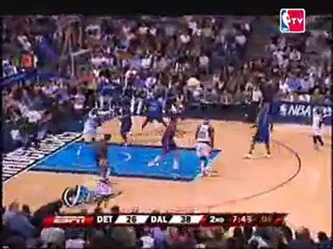 Brandon Bass dunks over defenseless Jason Maxiell.