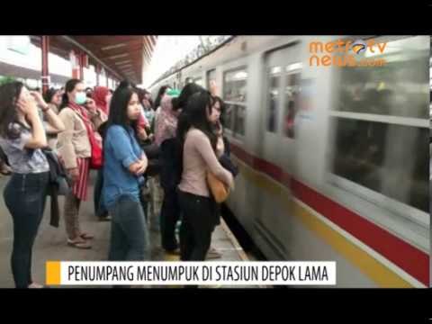 Penumpang KRL Menumpuk di Stasiun Depok Lama