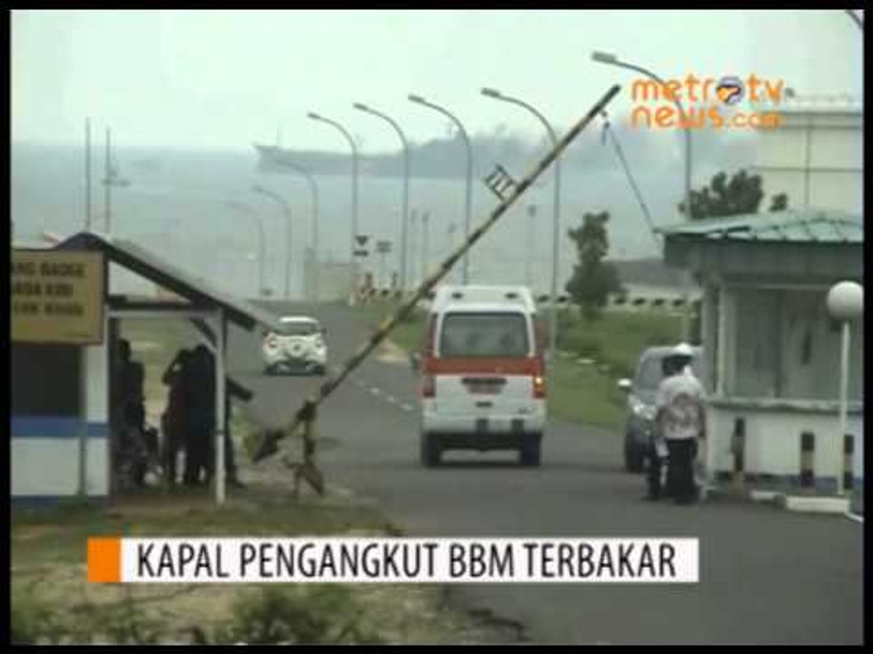 Kapal Pengangkut BBM Terbakar