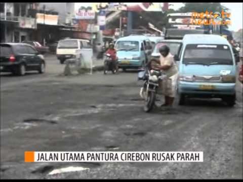 Akibat Banjir, Jalan Utama Pantura Cirebon Rusak Parah