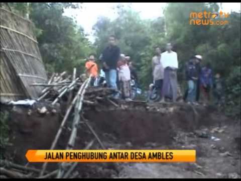 Jalan Penghubung Antar Desa di Karawang Ambles