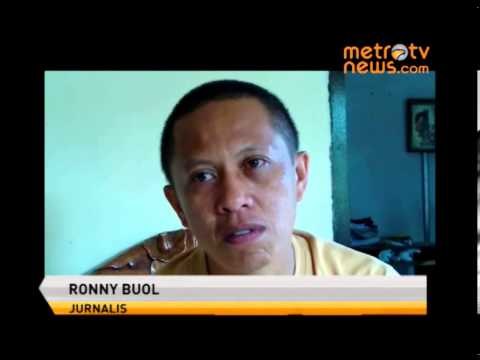 Meski Menjadi Korban Banjir, Jurnalis Ini Masih Memburu Berita