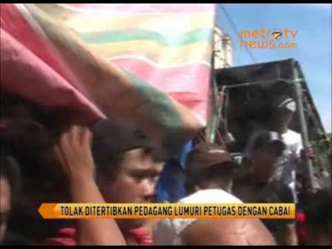 Tolak Ditertibkan, Pedagang Lumuri Petugas Dengan Cabai