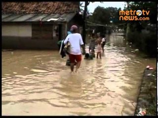 Lima Rumah di Karawang Roboh Akibat Banjir