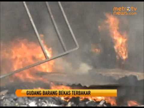 Gudang Barang Bekas Ludes Dilalap Api