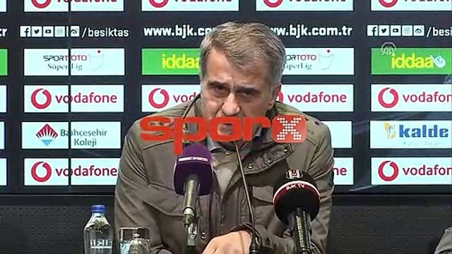 Şenol Güneş'ten şarkılı mesaj