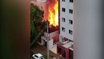 Internautas registram incêndio de grandes proporções que destruiu residência no Centro