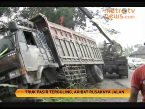 Truk Pasir Terguling, Akibat Jalan Rusak