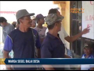 Warga Segel Balai Desa