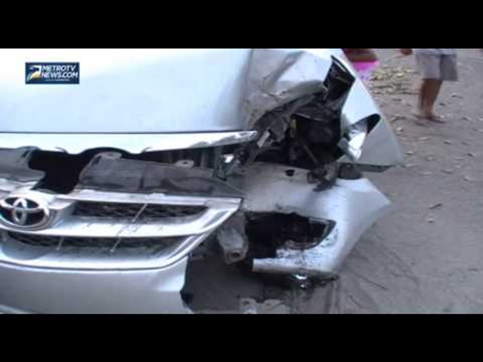 Diduga Sopir Mabuk, Minibus Tabrak Pohon Hingga Tumbang