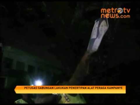 Petugas Gabungan Lakukan Penertipan Alat Peraga Kampanye