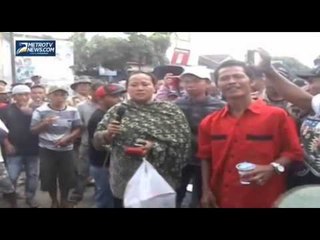 RATUSAN WARGA DEMO KEPALA DESA MESUM ISU