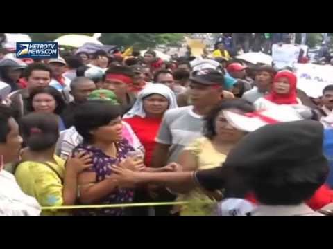 DEMO DIDEPAN KANTOR WALIKOTA BENGKULU