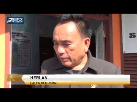 Panwas Periksa Caleg Diduga Membagikan Roti Suplemen Gizi