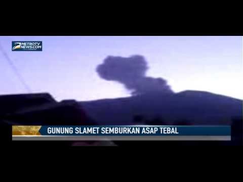 Video Amatir Detik-detik Hembusan Asap Tebal dari Kawah Gunung Slamet