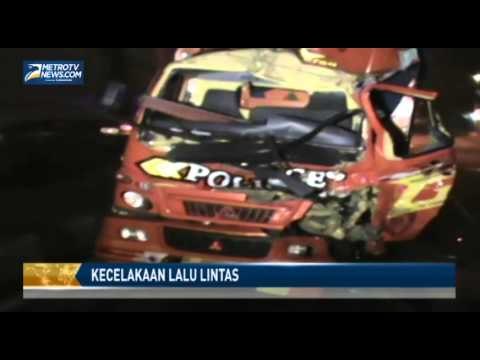 Truk Tabrak Truk di Jalur Pantura