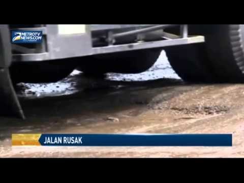 Jalan Utama Pantura Rusak Parah