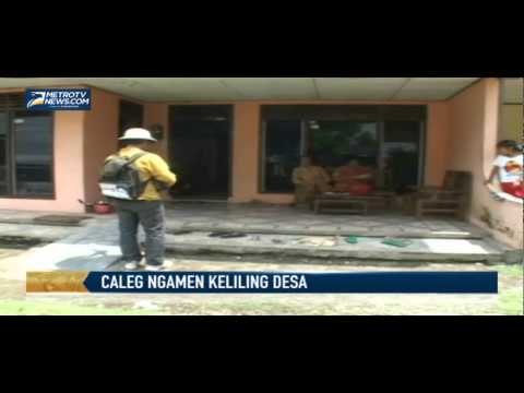 Caleg Hanura Ngamen Keliling Desa