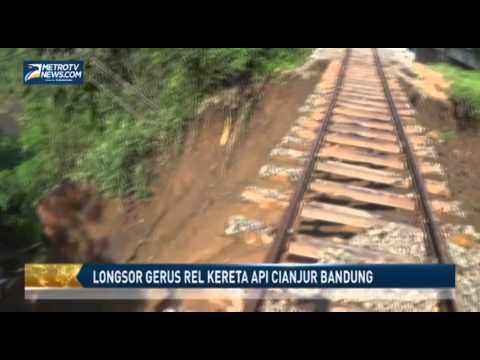 Longsor Gerus Rel Kereta Api Cianjur Bandung