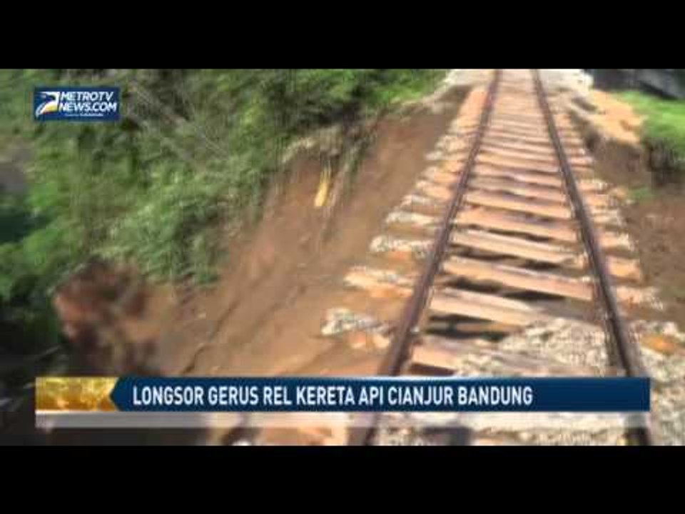 Longsor Gerus Rel Kereta Api Cianjur Bandung