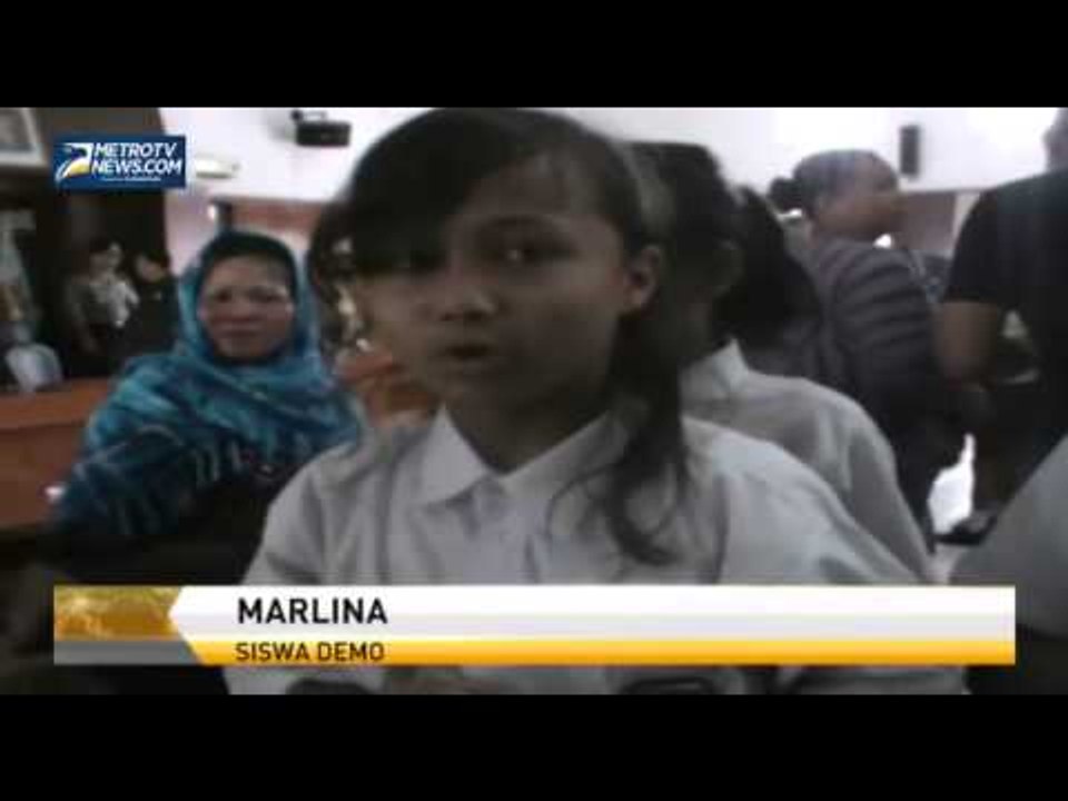 Ratusan Siswa SD Unjuk Rasa di Kantor DPRD Kota Binjai