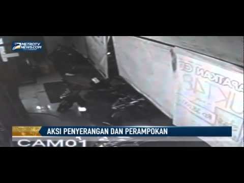 Rekaman CCTV Aksi Penyerangan dan Perampokan Minimarket