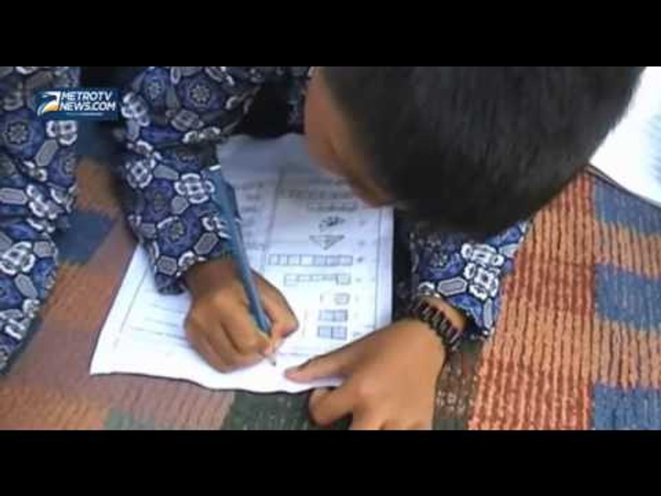 Sudah Tujuh Tahun Puluhan Siswa SD Belajar Ditenda
