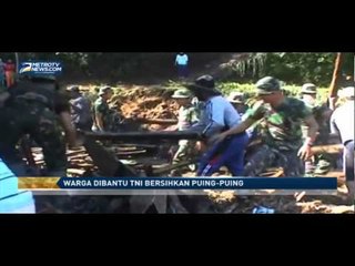 Pascabanjir Bandang, Warga Dibantu TNI Bersihkan Puing Puing