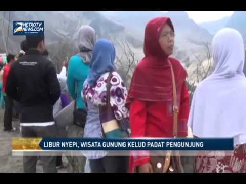 Ribuan Wisatawan Padati Gunung Kelud