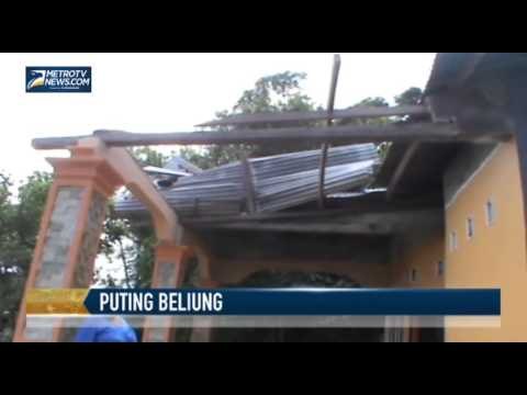 Belasan Rumah Rusak Parah Dihantam Puting Beliung