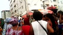 Face-à-face entre des manifestantes et les forces de l'ordre à Kaloum