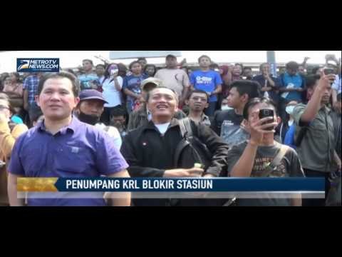 KRL Telat, Penumpang Bekasi Duduki Rel Kereta