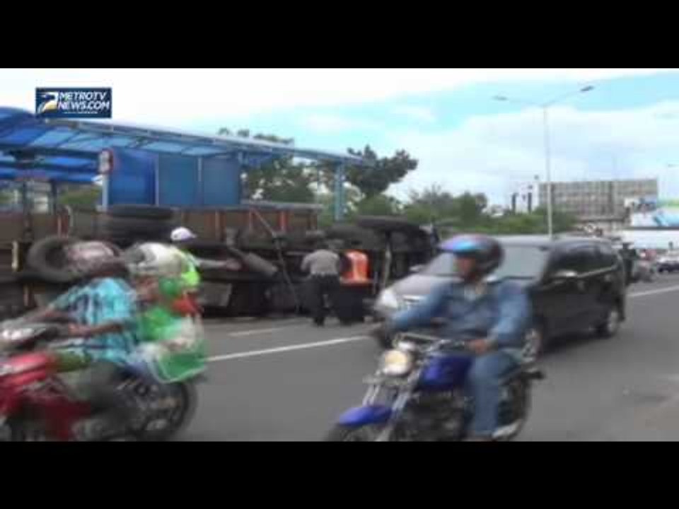 Akibat Rem Blong Truk Nyaris Tabrak Tolgate Suramadu