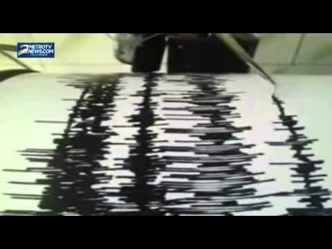 Gunung Slamet Kembali Keluarkan Sinar Api