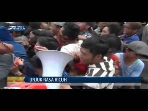 Unjuk Rasa di Kantor Gubernur Banten Ricuh