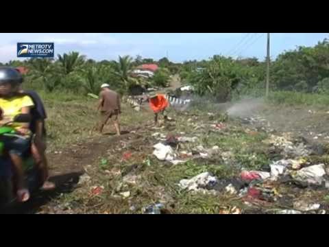 Tolak Truk Batu Bara Melintas, Warga Blokir Jalan dengan Sampah