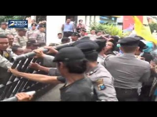 Demo Ricuh, Pagar Gedung DPRD Lamongan Roboh