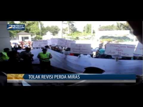 Ratusan Santri Unjuk Rasa Tolak Revisi Perda Miras