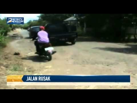 Jalan Penghubung Dua Kabupaten Rusak Parah