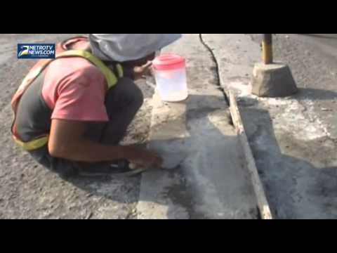 Jelang Arus Mudik, Jembatan Cisanggarung Diperbaiki