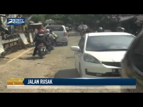 Jalur Mudik Khusus Roda Dua di Karawang Rusak Parah