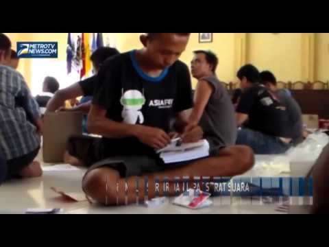 KPU Bojonegoro Mulai Sortir dan Lipat Surat Suara