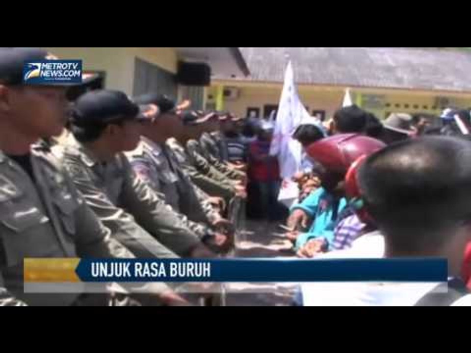 Ratusan Buruh di Serdang Bedagai Berunjuk Rasa Tuntut Kenaikan Upah