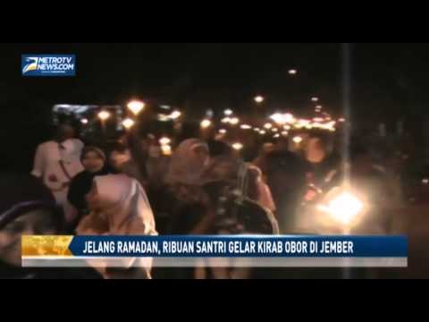 Jelang Ramadan, Ribuan Santri Gelar Kirab Obor di Jember