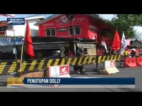 Jelang Penutupan, Warga Blokade Jalan Masuk Dolly